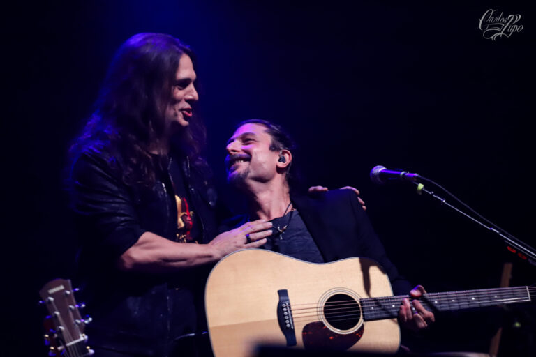 Angra passeia por sua carreira com show acústico inédito em São Paulo