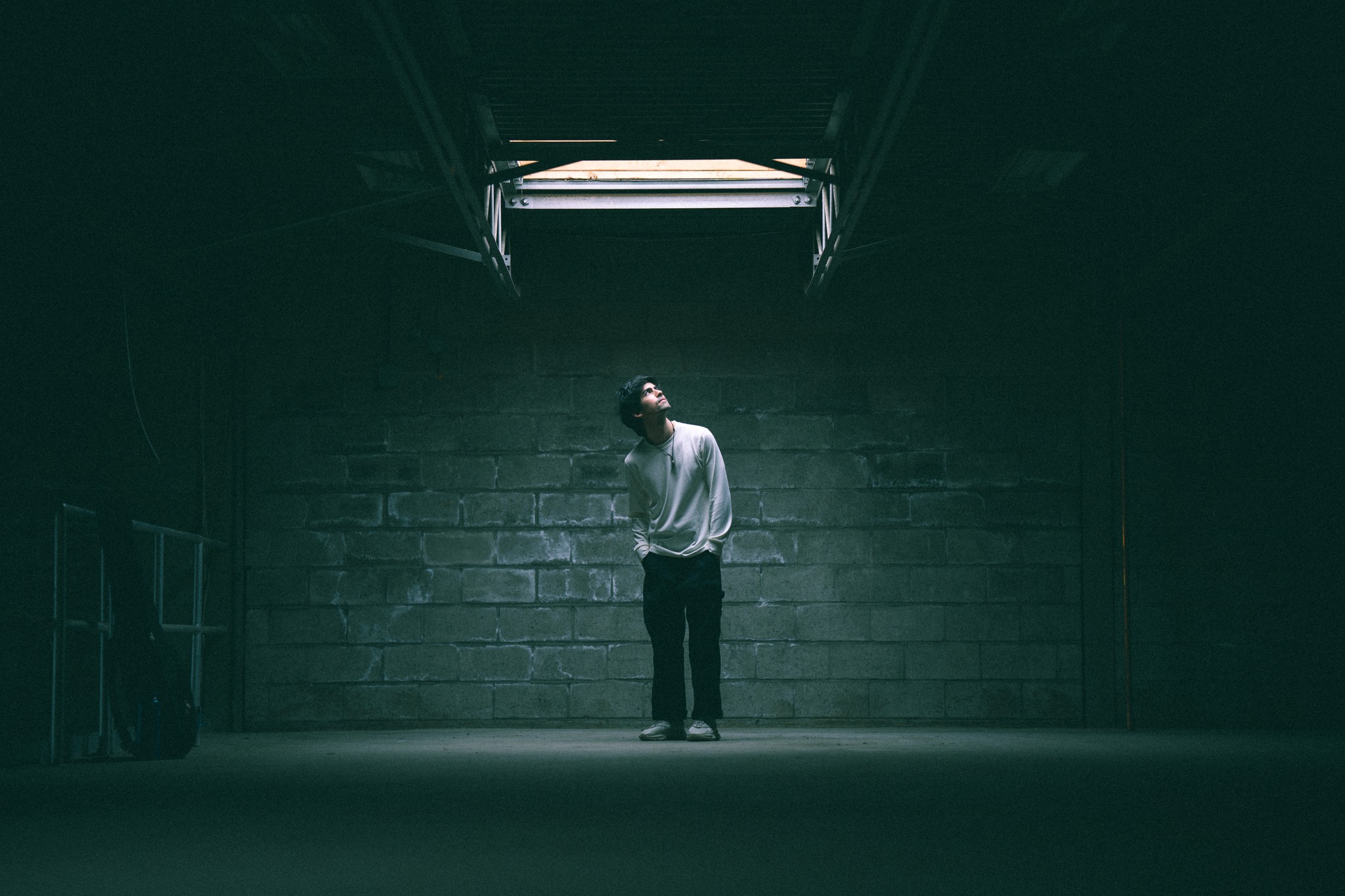 Anddre Mafra lança videoclipe “Get Sober”