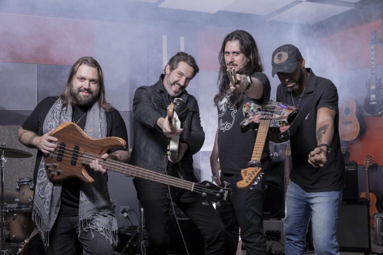 Cacau Groove faz show em São Paulo no Bourbon Street Music Club