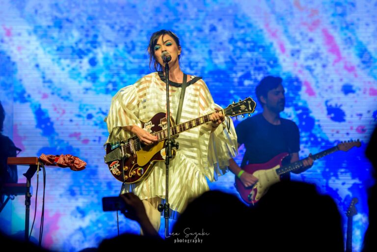 Érika Martins celebra com a banda Penélope os 25 anos do álbum Mi Casa, Su Casa com show no Rock In Rio e turnê