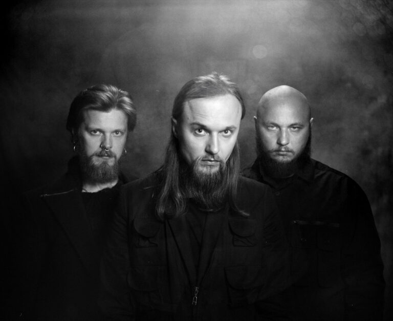 Molchat Doma lança o novo álbum “Belaya Polosa”