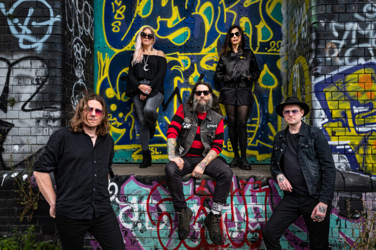 Crippled Black Phoenix celebra 20 anos com nova coletânea em dois volumes