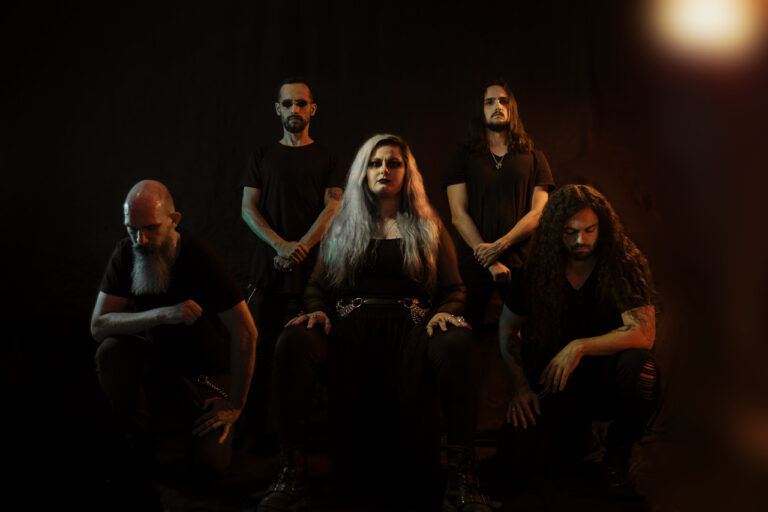Finita lança “Witch’s Laugh” baseada no Samhain, apontada como festa pagã que dá origem ao Halloween