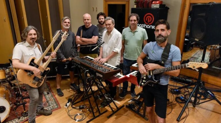 Genetics chega a São Paulo com show em comemoração aos 50 anos do álbum The Lamb Lies Down on Broadway