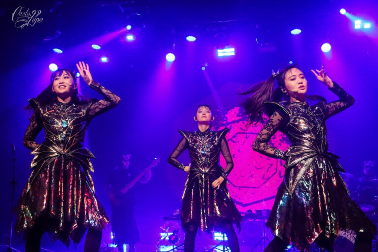 Fenômeno mundial: Babymetal brilha ao lado de Seven Hours After Violet
