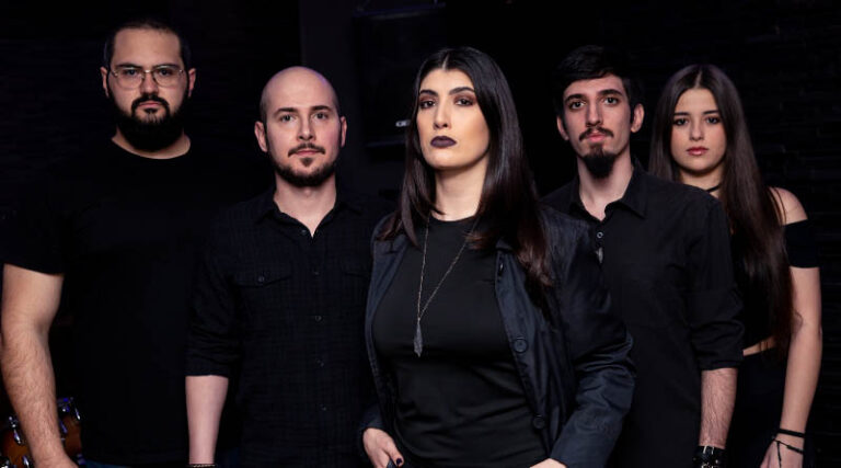 Santa Cora lança lyric video para “Not That Saint” do álbum “Elementum”