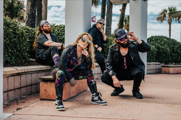Seven Kingdoms lança novo single ‘Through These Waves’