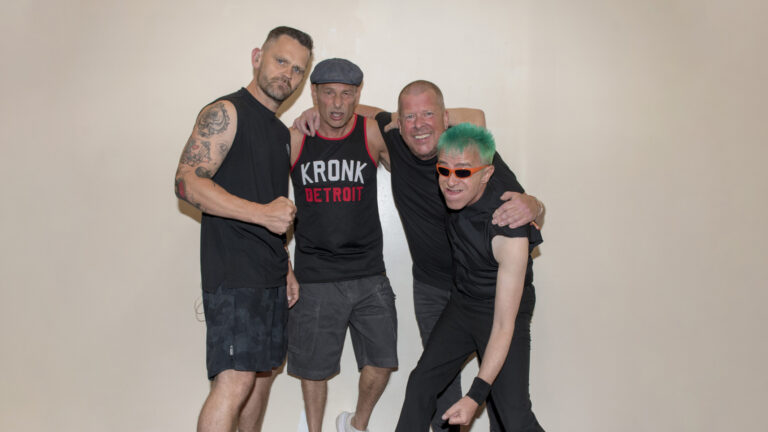Cockney Rejects, com Olga do Toy Dolls na nova formação, no Brasil em 2025