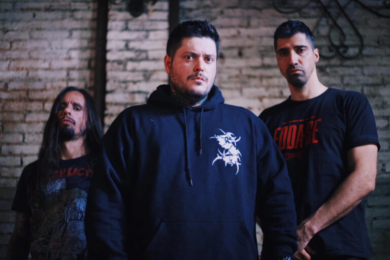 Endrah: “A gente realmente vive isso aqui, tanto a luta quanto a música extrema”
