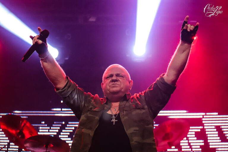 Dirkschneider dá uma aula de heavy metal e celebra álbum histórico com fãs brasileiros