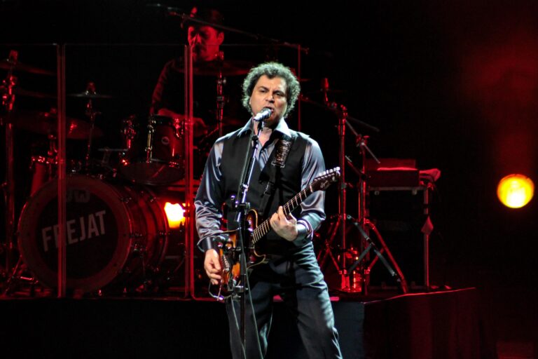Frejat tem som cortado em show de abertura para Lenny Kravitz no Allianz Parque