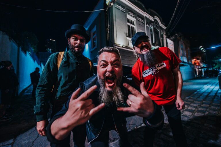 Curitiba Rock Sunday traz Macumbazilla para evento à luz do dia com música, espaço pet e atrações para toda a família