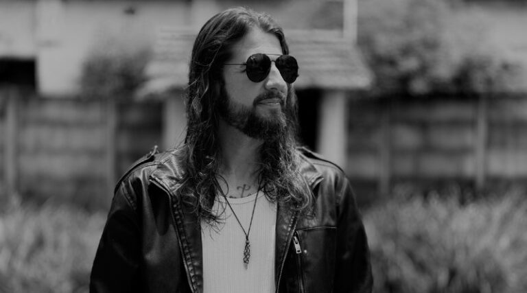 Mario Kohn (ex-Eyes of Gaia) lança seu EP solo de estreia, “Listen To The Radio”