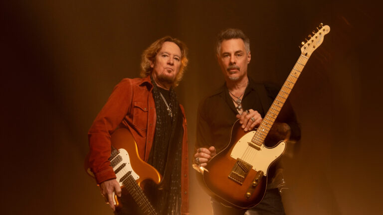Smith/Kotzen compartilham novo lyric video para “Outlaw”