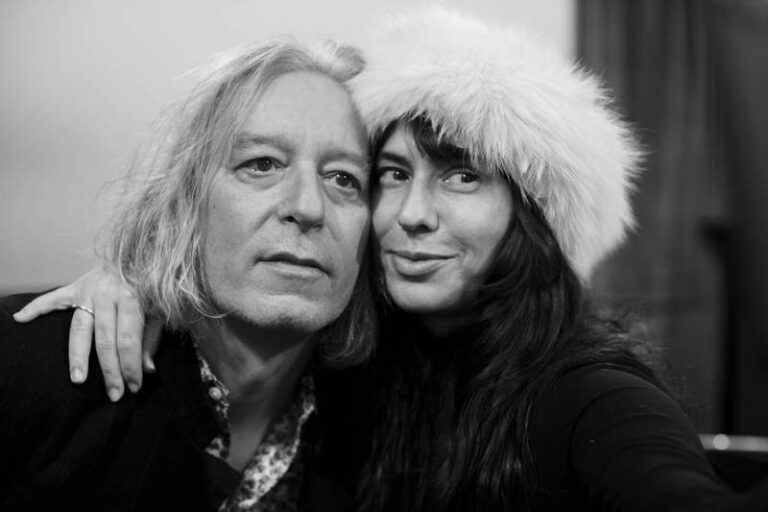 Silvia Machete recebe Peter Buck, ex-guitarrista do R.E.M., em show na Casa Natura Musical
