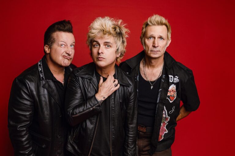 Green Day lança faixa inédita e anuncia versão deluxe do álbum “Saviors”