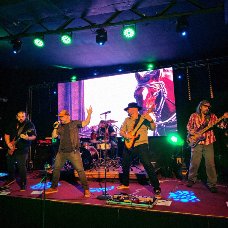 Monday Riders lança performance Ao Vivo de “You Can’t Bow Down”