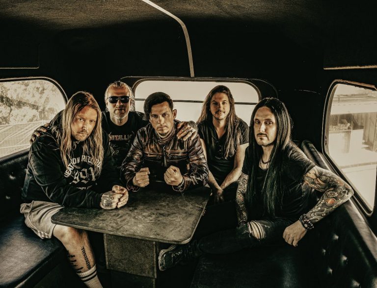 Cyhra lança novo single “Superman”