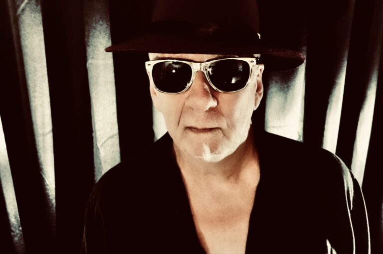 Mike Stewart Theory lança single “Jet Set Trash”
