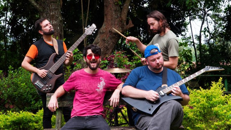 Negrayscow exalta geek metal no clipe de “As Minas Pira Nas Minas Tirith” do EP “He-make”