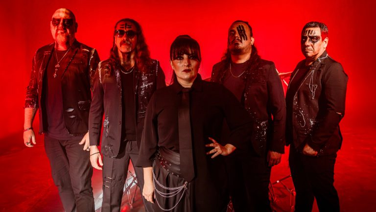 Revengin entrega novo hino melancólico e progressivo no symphonic metal com ﻿‘Wish You The Same but Worse’