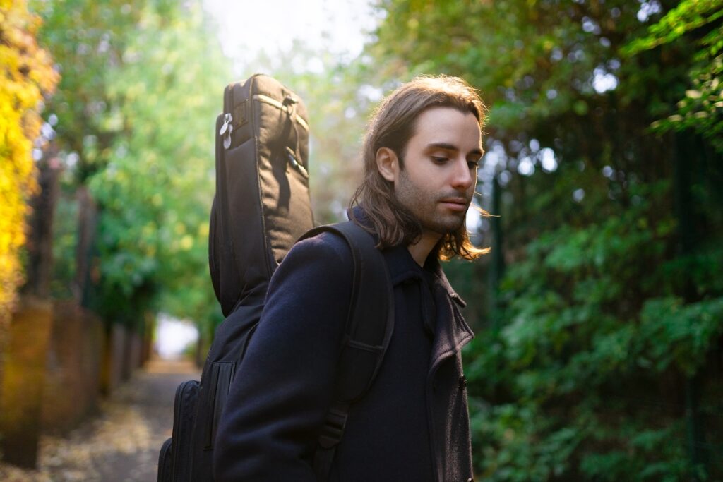 Sam Lumar: artista de eletro rock lança single “Fair Emotion”