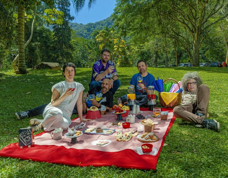 PIC-NIC lança versão de “Arnold Layne” que foi avaliada por David Gilmour e David Bowie