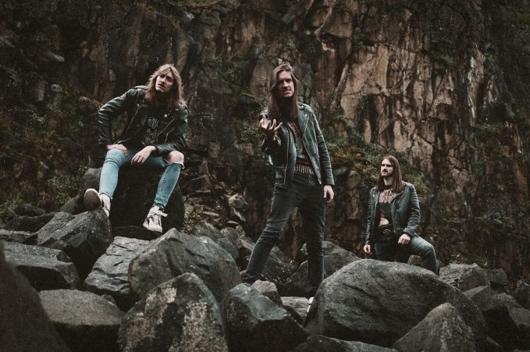 Warfield lança single “Soul Conqueror” e se prepara para novo álbum