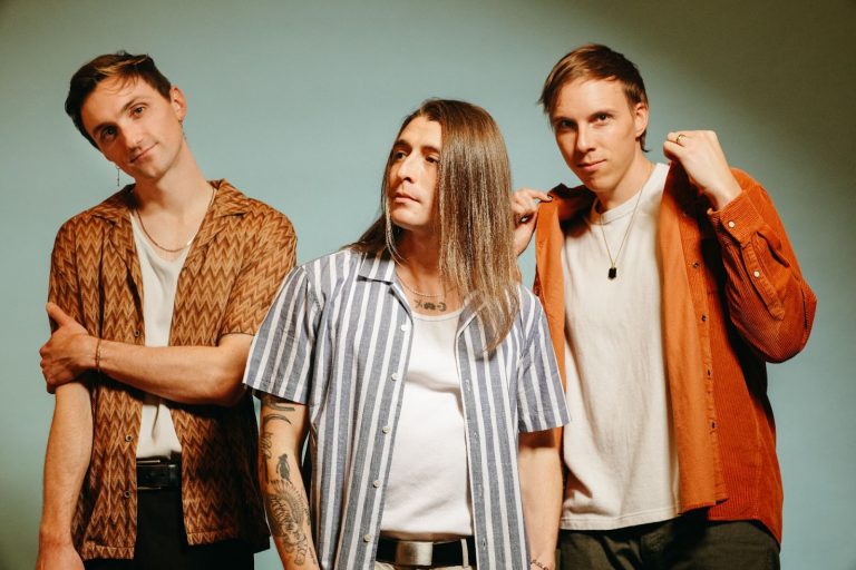Arrows in Action revela o novo single “Feel It Again”