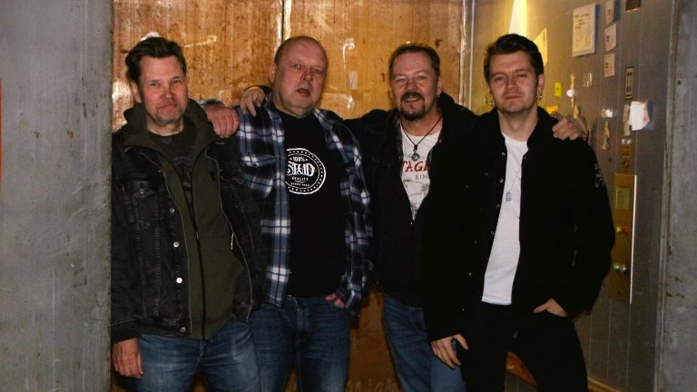 Stud lança lyric video de “Alone”, single do novo álbum “Under Silver Sky”