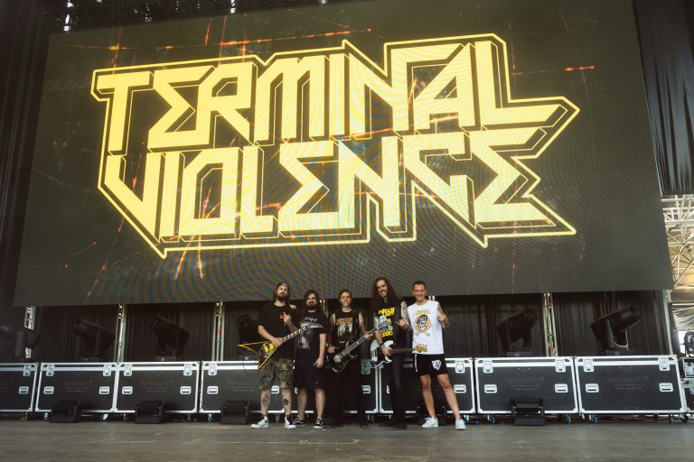 Terminal Violence lança álbum Moshocalypse e o videoclipe de “Smart Is The New Dumb”