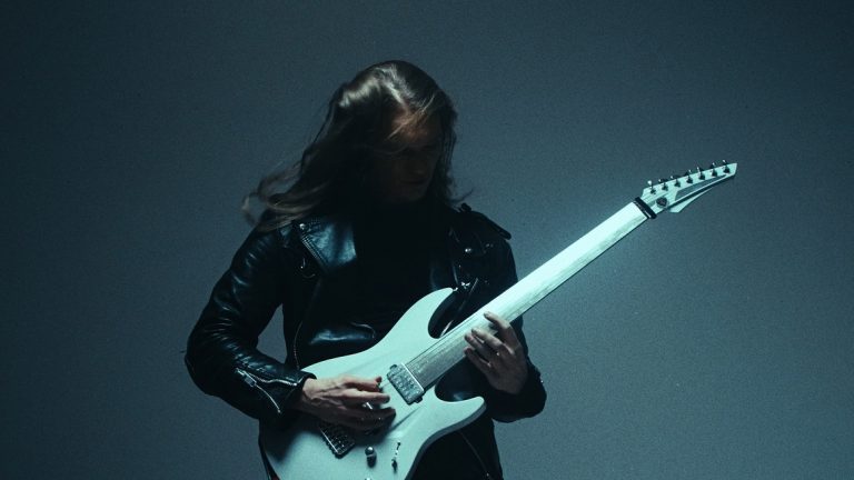 Changeling lança novo single “Falling in Circles”