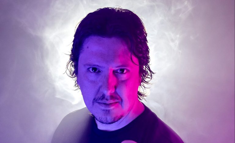 Tito Falaschi lança Maiden Folk, projeto acústico com releituras do Iron Maiden