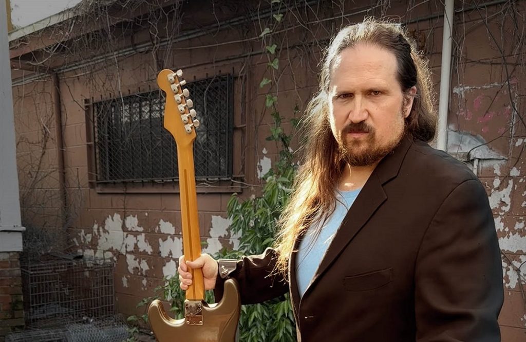 Gregory Bratton lança hir hard rock; Ouça “The Girl Says She’s Fine”