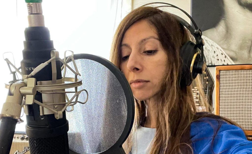 Raquel Ramos: artista de soft rock lança single “Advice”