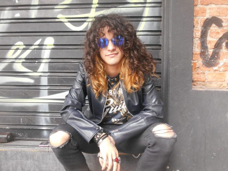 Celestyno lança o single “More Rock N’ Roll” em um grito de resistência e celebração do gênero