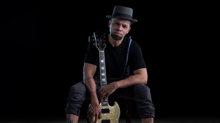 Danni Guerra transforma o cotidiano em poesia sonora em novo single “Simples”