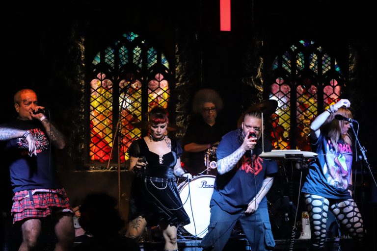 Edu K e 808 Punks no La Iglesia: O caos como linguagem