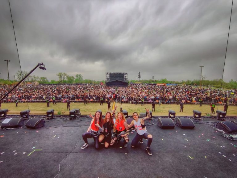 Nervosa faz história como a primeira banda de metal formada apenas por mulheres a se apresentar na China