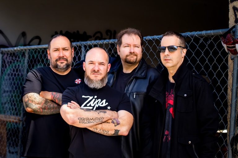 Fifteen Stitches lança videoclipe de “Light Psycho”, inspirado em filmes de terror