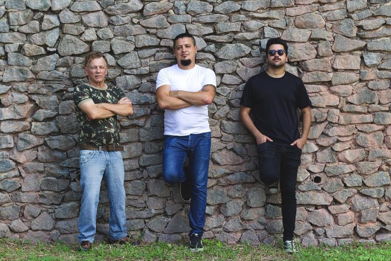 Five Dogs lança EP “Falsos Profetas” com crítica social afiada e peso sonoro