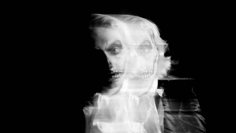 Love Ghost lança álbum colaborativo “Memento Morí” com artistas do México