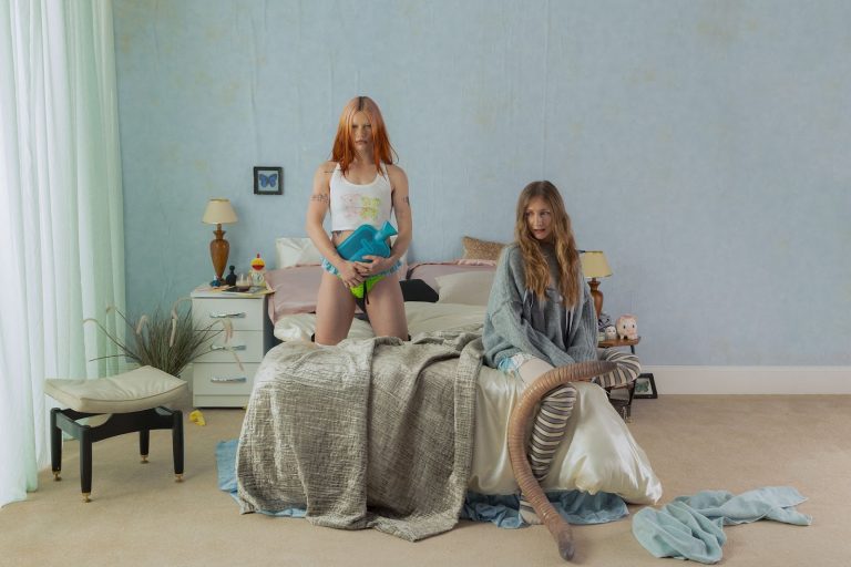 Wet Leg retorna com o single “catch these fists”
