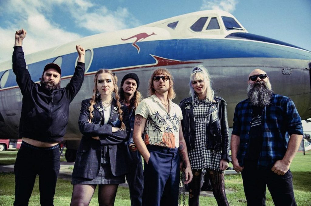 Banda punk lança vinil com cheiro íntimo da atriz Gwyneth Paltrow
