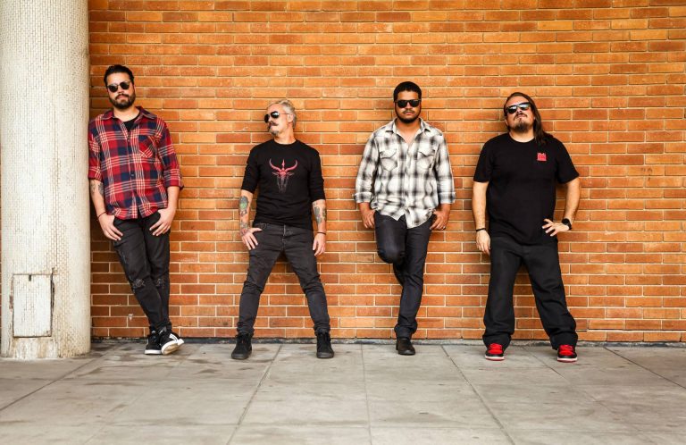 Risca Faca inicia turnê com shows gratuitos e oficina de gaita onde fãs ganham instrumento