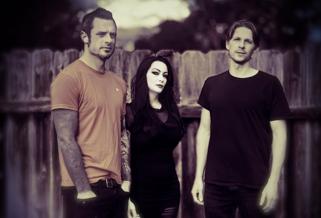 Deflecting Ghosts lança novo single “Risen” e prova ser uma banda em ascensão