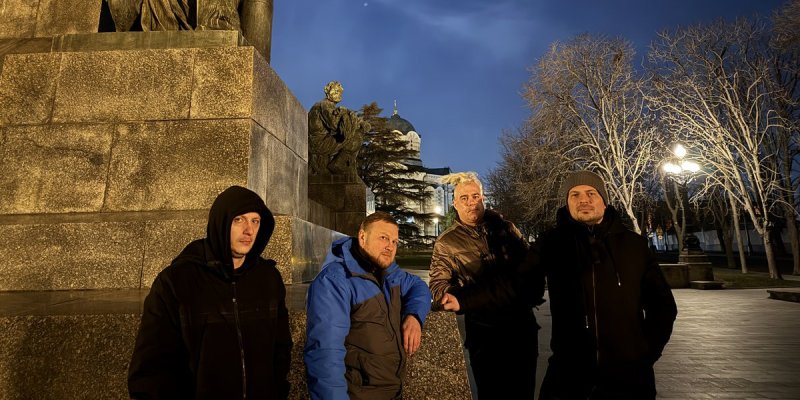 McKenzie Hills lança novo álbum inspirado na Segunda Guerra Mundial