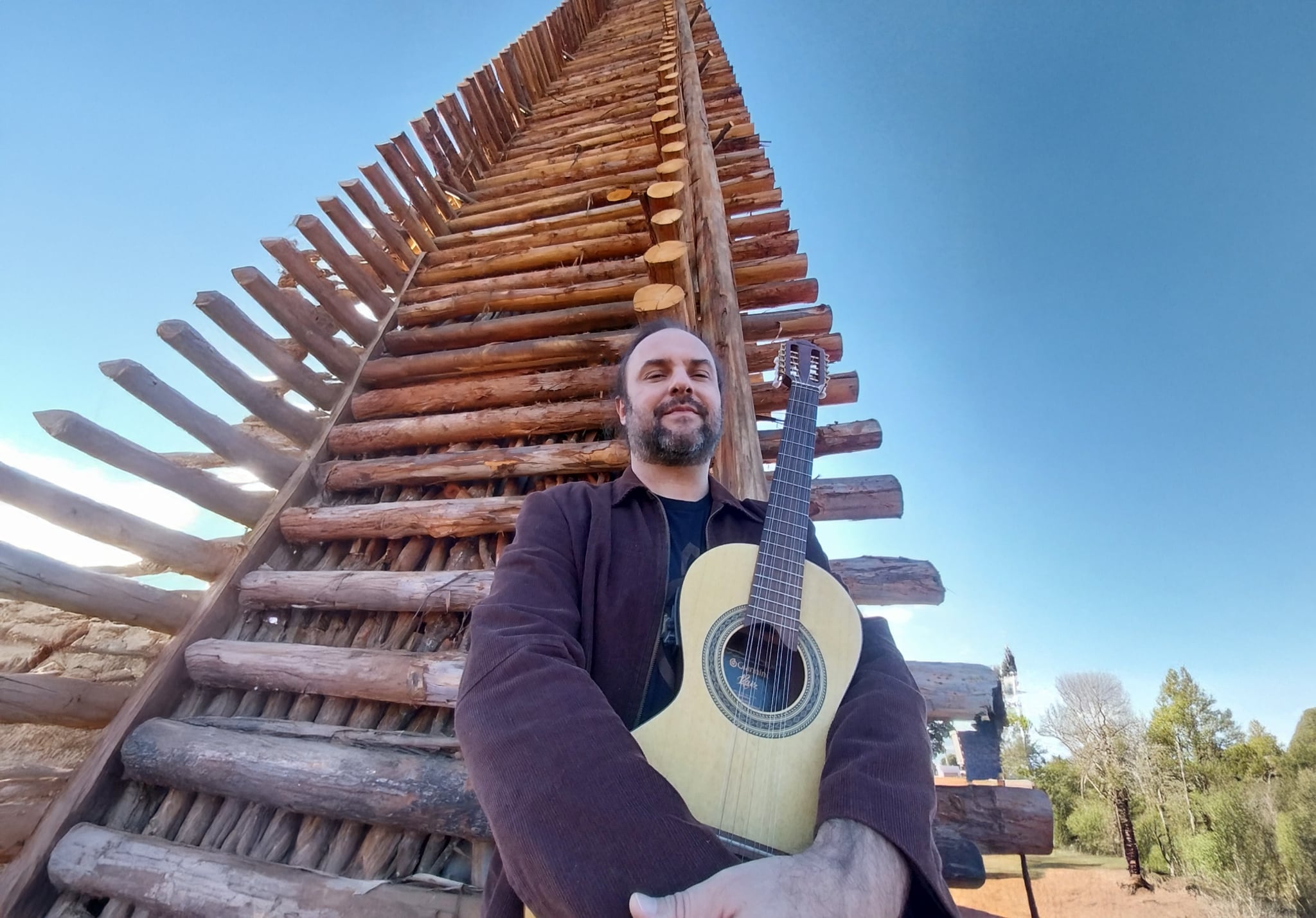 Projeto musical de Bruno Maia destaca a viola caipira em homenagem a Minas Gerais