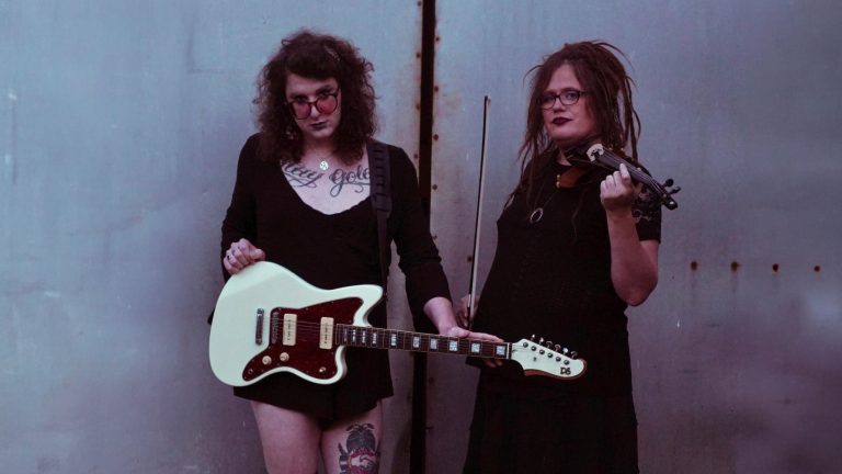 Grave Girls anunciam novo álbum “Empress of a Shattered Glass” para 25 de outubro