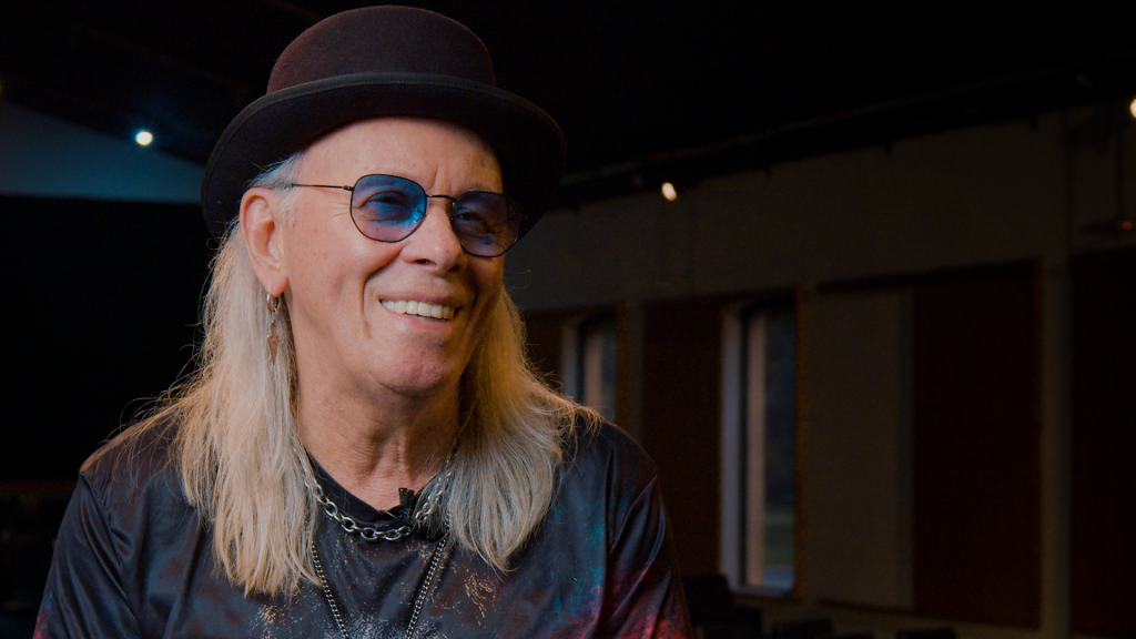 Luiz Carlini revive o rock dos anos 70 em novo episódio da série “Algoritmos do Rock”